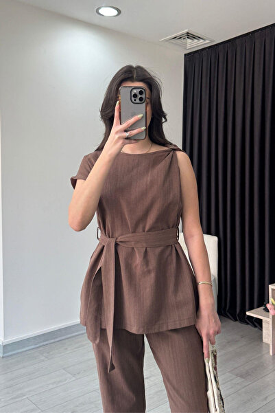 My Blog Detailní sada kalhot a halenky s hnědým zdobením na ramenou - 8644