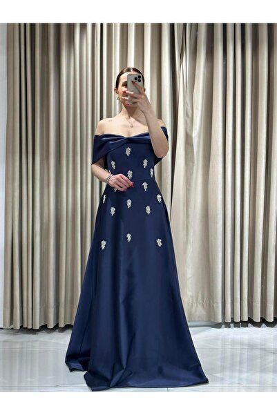 Kaleiçi Yıldızlar Lacivert Saten Straplez Önü Taşlı Abiye Elbise |
