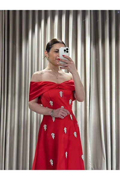 Kaleiçi Yıldızlar Kırmızı Saten Straplez Önü Taşlı Elbise 2284