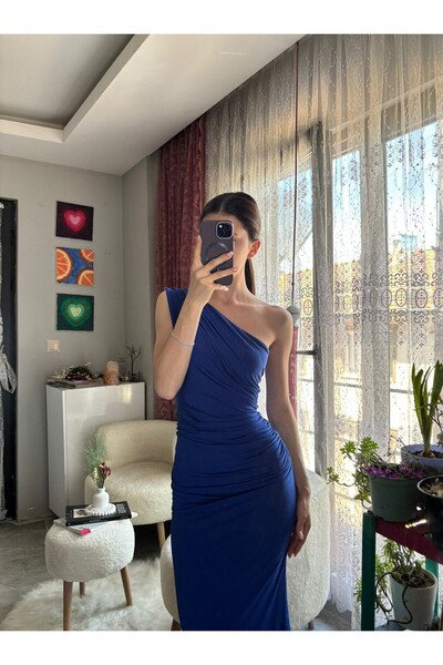 Mon Astre Tek Omuz Drapeli Yandan Yırtmaçlı Elbise