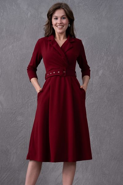 lovebox Rochie de seara din crep elastic burgundy - Decupaj evazat cu buzunare laterale si curea 020