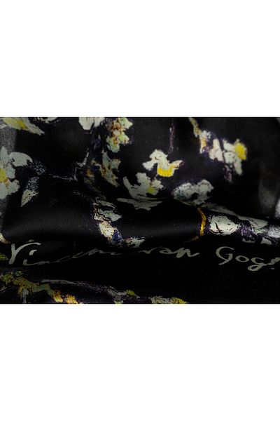 FLEUR SOİE Almonde Black Silk Voile Shawl
