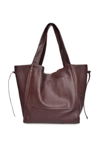 Carla Ferreri Bevásárlótáska
100% marhabőr
Húzózsinóros záródás
Belső cipzáras pénztárca
Első zseb
Méretek (H): 38x54x19