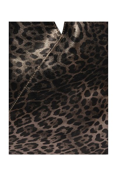 Carla Ferreri Hobo táska 
 100% tehénbőr 
 Golyós fűzős záródás 
 Méretek: 35,5x44x/ cm 
 Fogantyú: 44 cm