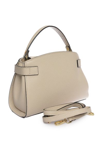Carla Ferreri Handtasche
100 % Rindsleder
Schnallenverschluss oben
Innentasche mit Reißverschluss
Maße: 17,5 x 25 x 8 cm
Henkel: 27 cm