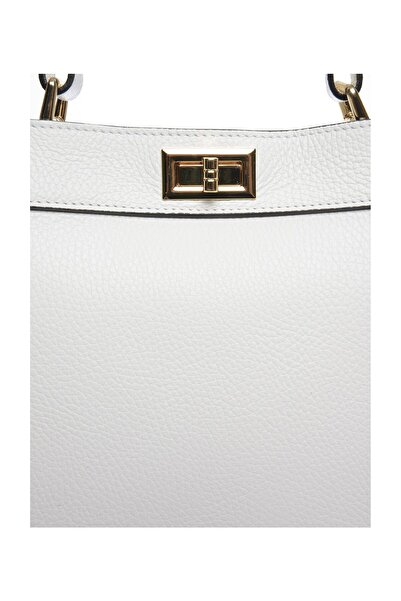 Carla Ferreri Handtasche
100 % Rindsleder
Metallschnalle oben
Maße: 21 x 27 x 13 cm
Henkel: 27 cm
Schultergurt