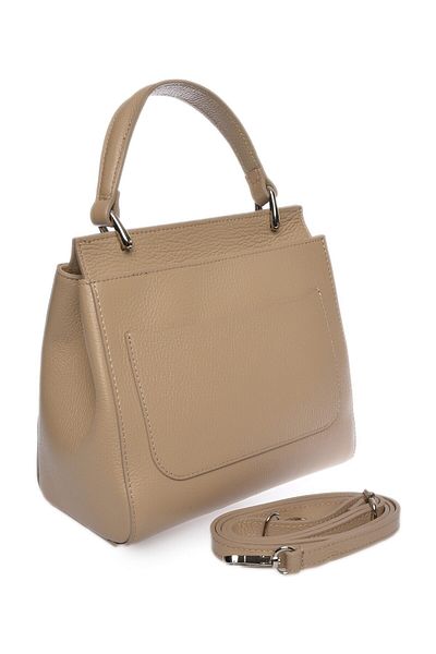 Carla Ferreri Kabelka 
 100% hovězí kůže 
 Přední zapínání na přezku 
 Vnitřní kapsa na zip 
 Rozměry: 19,5 x 21 x 8,5 cm 
 Ruka