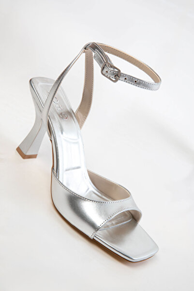 SOHO Stříbrné dámské klasické boty na podpatku 20612