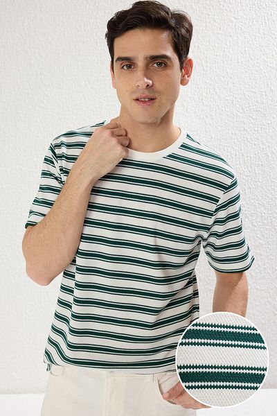 Trendyol Collection Μπλουζάκι με πολύχρωμη υφή - Κανονική εφαρμογή TMNSS25TS00041