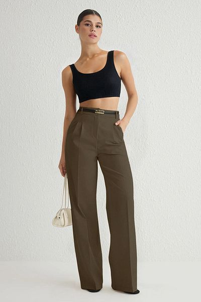 Trendyol Collection Khakifarbene, plissierte Hose mit weitem Bein TWOAW25PL00109