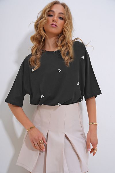 Trend Alaçatı Stili Women's Anthracite Crew Neck Oversize Pearl and Stone Embroidered T-Shirt Alc-X11964