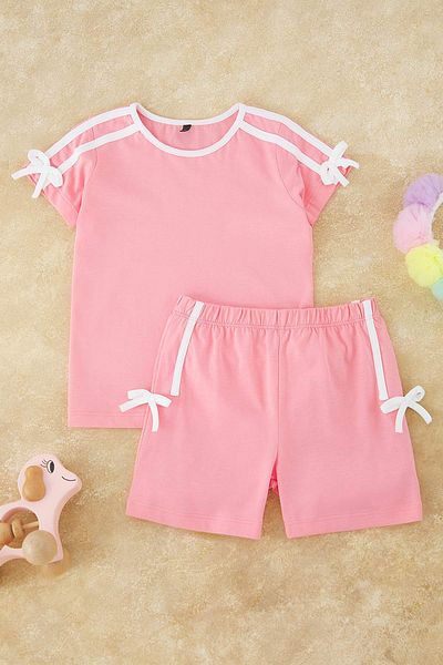 TRENDYOLKIDS Rosa Mädchen-Pyjama-Set aus 100 % Baumwolle mit Band und detailliertem Kurzarm-Strick-T-Shirt TKDSS25PT00038