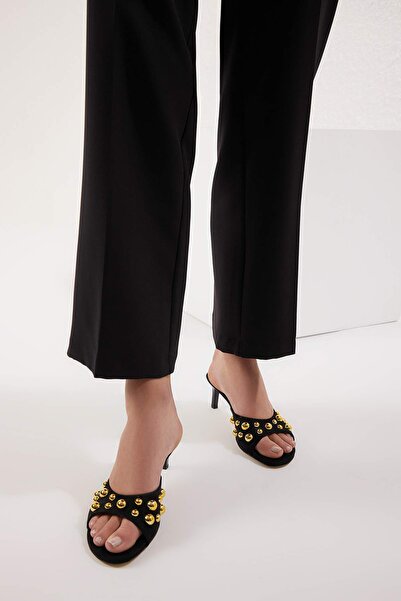 TRENDYOL SHOES Černé zlato Trok Stone Suede Dámské pantofle na podpatku pro kotě TAKSS25TO00099