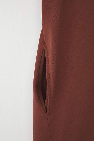 Trendyol Curve Braunes Midi-T-Shirt-Kleid aus 100 % gestrickter Baumwolle TBBSS24AH00067