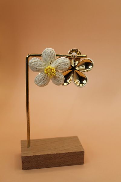 Luvix Design Wicker Look Daisy Earrings - Natural Texture