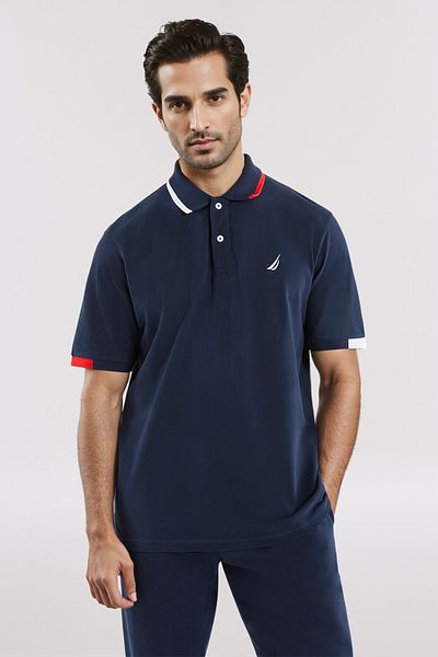 Nautica قميص بولو بشعار من القطن الفاخر بقصّة عادية أساسية