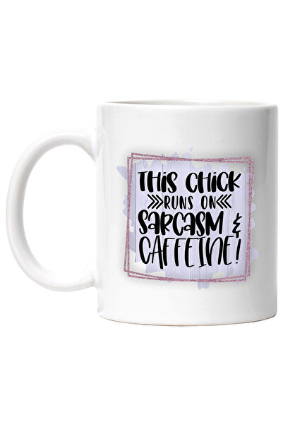 StoryGift Romania Cana cu mesajul "This chick runs on sarcasm caffeine!", ilustratie, amuzant, raz, Cu Maner Alb
