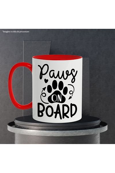 StoryGift Romania Cana Cu Textul In Engleza "paws On Board" - Labute La Bord Cu Maner Rosu, Cu Maner Ro,stg