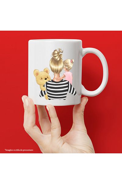 StoryGift Romania Cana cu o mama care isi tine fetita in brate, ilustratie, urs de plus, iubire ma, Cu Maner Alb