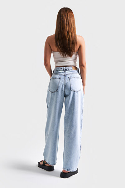 its basic Women's Snow Denim Color V-3S5-3 Wide Pleat Loose Cut Viscose Fabric 100% Cotton Pleated Denim Jean