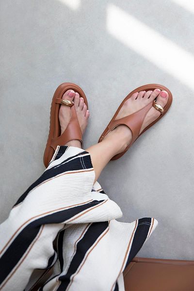 STRASWANS Mixed Women's Flip Flops Leather Sandals Brown