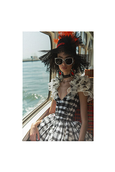 StoryGift Romania Tablou Canvas Plimbare Pe Mare O Fata Cu Palarie Din Dantel...