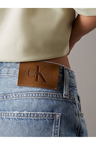 Calvin Klein MOM SHORT Kadın Şort J20J225152-1AA