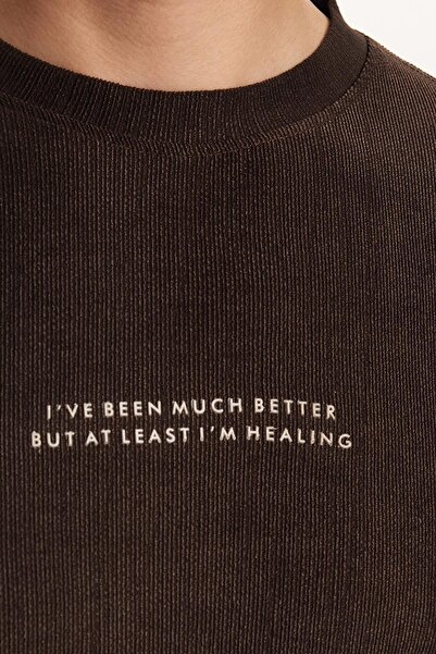 Tudors Ανδρικό μπλουζάκι με λεπτή εφαρμογή, βαμβακερή ραβδωτή στάμπα, καφέ με λαιμόκοψη