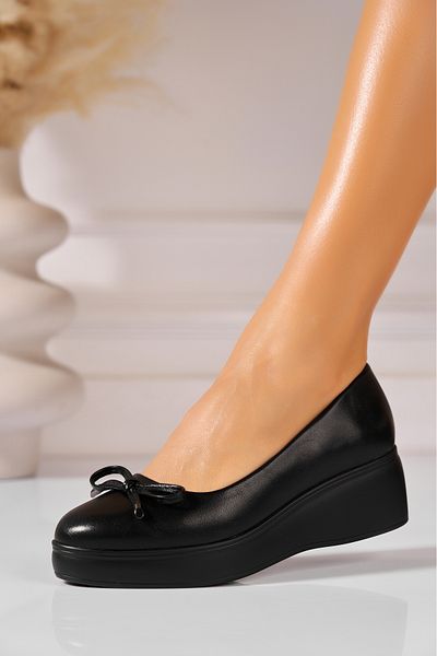 Joana Women's casual shoes in black eco-leather Mikasa