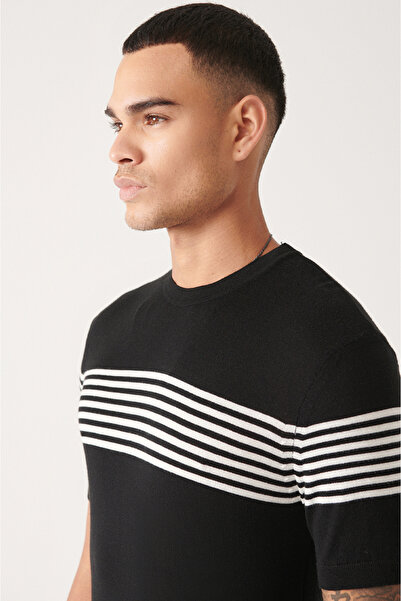 Avva Ανδρικό μαύρο πλεκτό μπλουζάκι με λαιμόκοψη με στήθος και ρίγα στα χέρια A31y5116