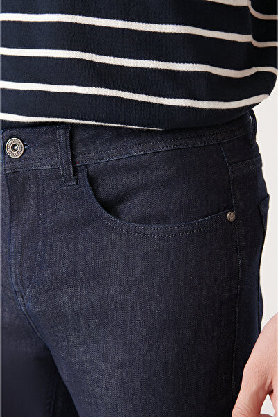 Avva Férfi sötétkék Rinse mosható Berlin Jean nadrág A31y3530