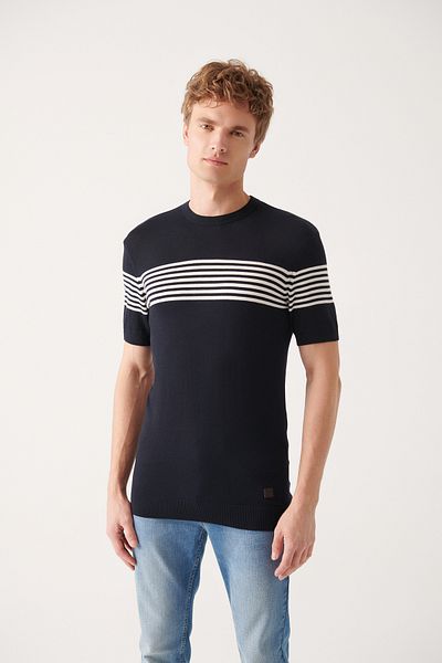 Avva Marineblaues Herren-Strick-T-Shirt mit Rundhalsausschnitt, Brust- und Ärmelstreifendetail A31y5116