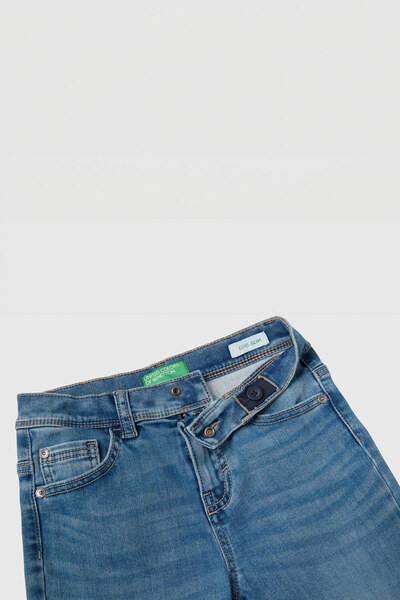 United Colors of Benetton Men's Khaki Trousers (Model Code:224A4Magce00Z)