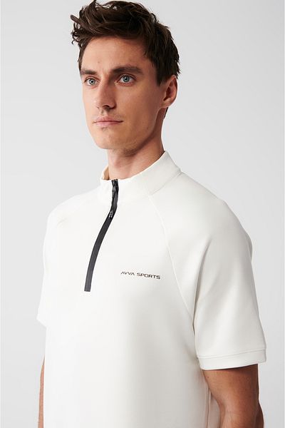 Avva Ecrufarbenes Herren-T-Shirt mit halbem Reißverschluss und Stehkragen und weichen Knöpfen A31y1002