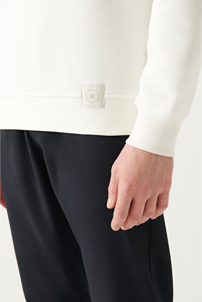 Avva Men's White Crew Neck Printed Sweatshirt A31Y1303