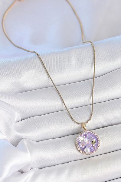 Clariss 316L Steel Gold Color Chain Zircon Stone Purple Enamel Flower Embroidered Pearl Detail Portrait Model Women's Arm