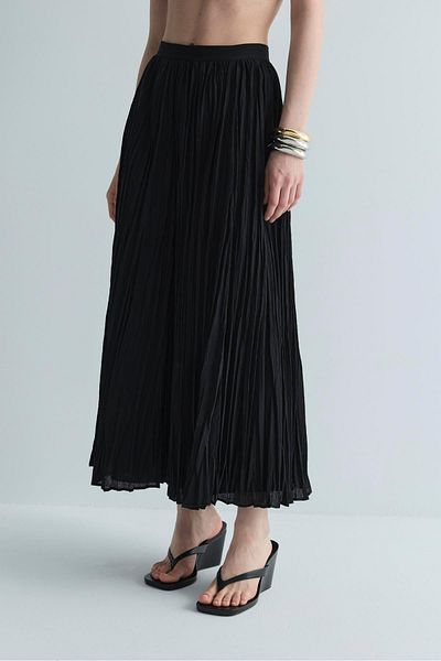 Suud Collection Black Rose Pleated Skirt