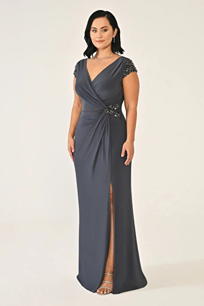 ALFABETA Kadın V Yaka Kısa Kollu Beli Aksesuarlı Yırtmaçlı Uzun Antrasit Abiye & Mezuniyet Elbisesi AB5849-AN