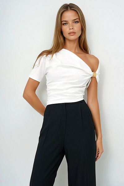 VAGGON Bluză de damă ecru cu guler asimetric, drapat, cu umeri, accesorii Prmx13894