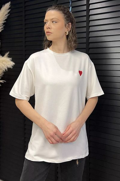 GÜLSELİ Tricou de damă crem cu decolteu cu inimă brodat