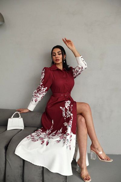 WellWay Rochie de culoare burgundă cu detaliu cu nasturi, guler de cămașă cu model floral din țesătură Atlas (CUREA INCLUSĂ)-2501