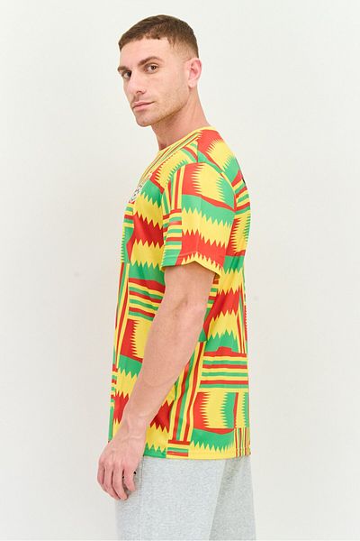 Puma Men Relaxed Fit Short Sleeve Football Jersey, Multicolor