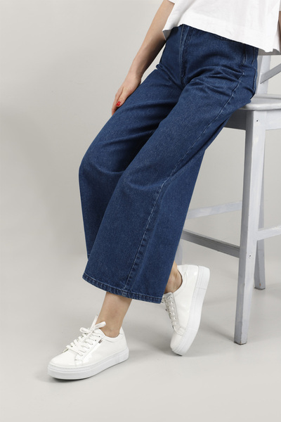 GÖNDERİ(R) Dámské bílé lakované tenisky z pravé kůže se šněrováním a polstrovanou podrážkou