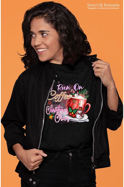 StoryGift Romania Tricou Femei cu o ceasca cu cafea cu mesajul "I run on coffee and Christmas Chee BLK_L