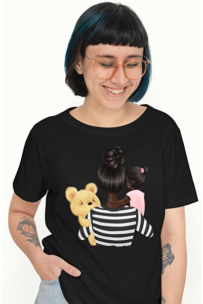 StoryGift Romania Tricou Femei cu o mama de culoare care isi tine fetita in b...