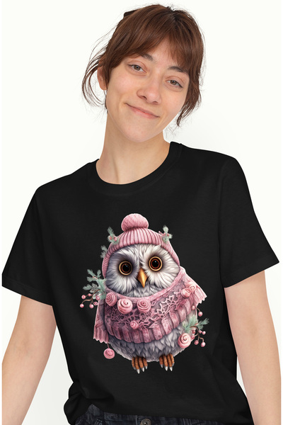 StoryGift Romania Tricou Femei cu o bufnita cu haine groase, caciula, ilustra...