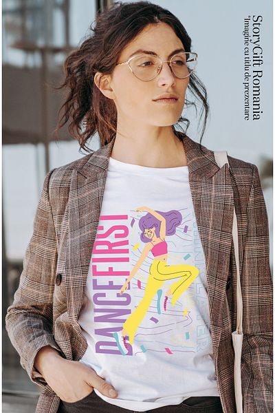 StoryGift Romania Tricou Femei Cu Mesajul Dance First Think Later, Fericire, Overthinking, Iubitor Wht_m