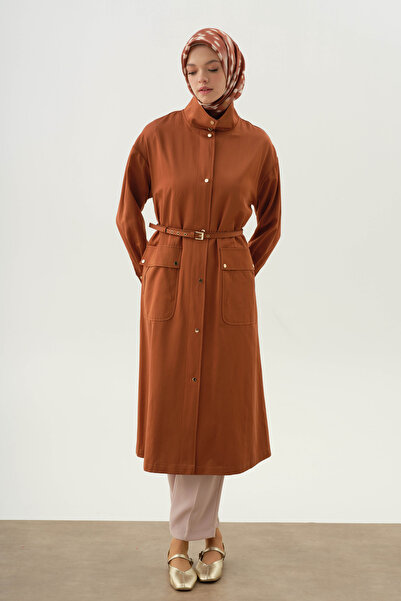 Tuğba Dik Yakalı Kemerli Kap - Tarçın