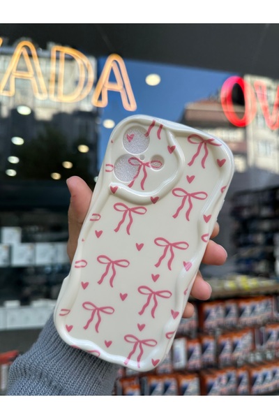 OVADA iPhone 16 Uyumlu Kamera Korumalı Dalgalı Kenarlı Kalp ve Kurdele Baskılı Silikon Kılıf