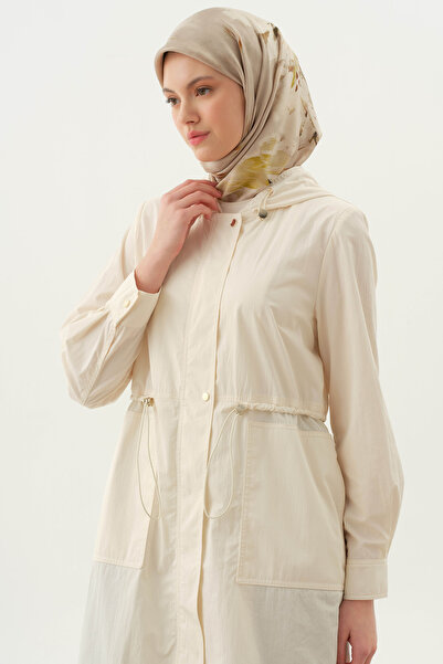 Tuğba Kapüşonlu Lastik Detaylı Kap - Ekru